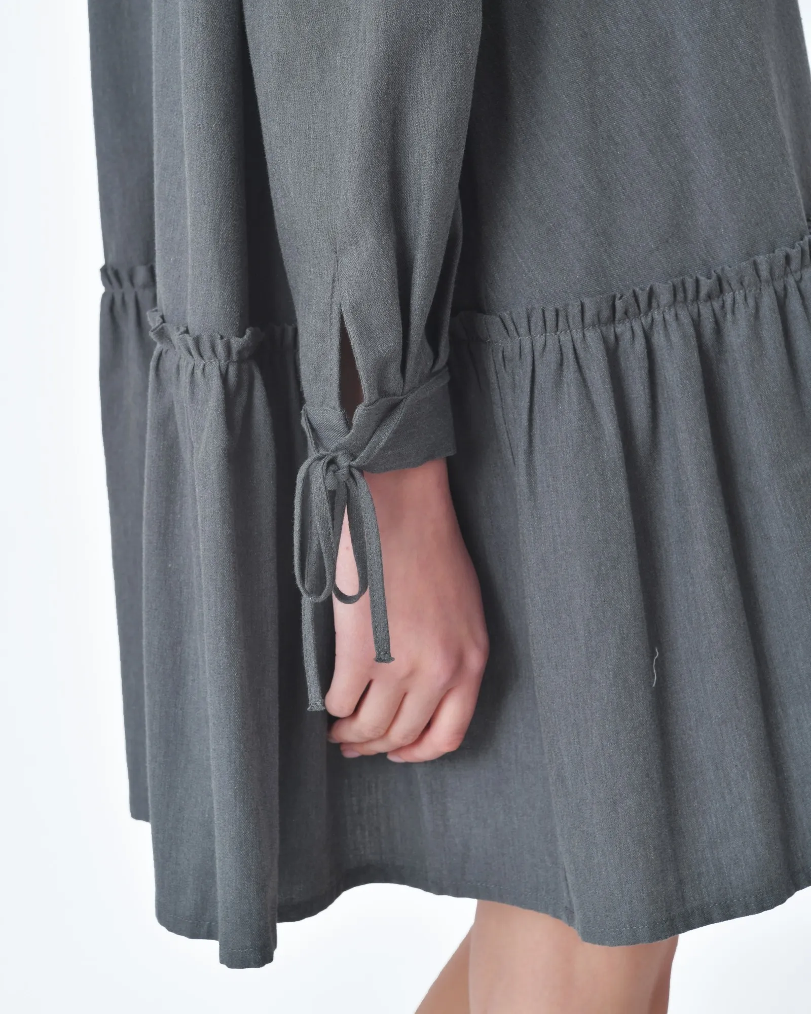 Robe courte grise à volants Bohelle 