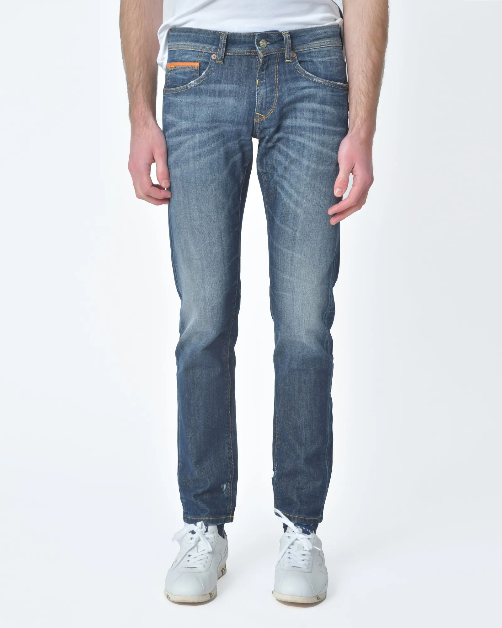 Jean denim délavé détail bordure de poche orange 3D