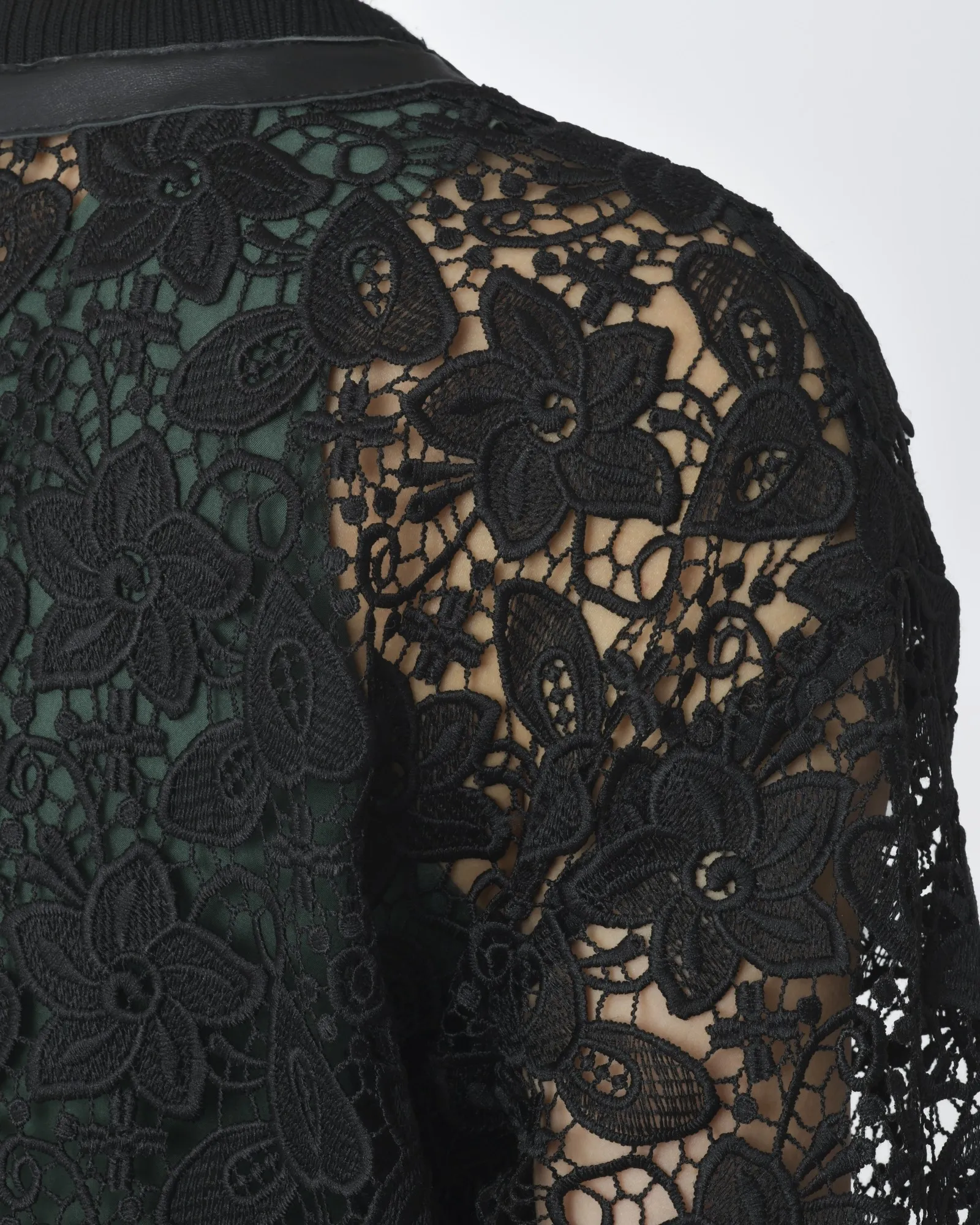 Sweat noir en dentelles John Richmond