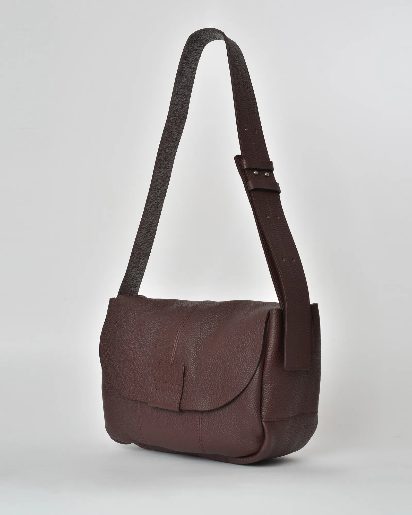 Sac porté épaule en cuir texturé bordeaux Falorni 