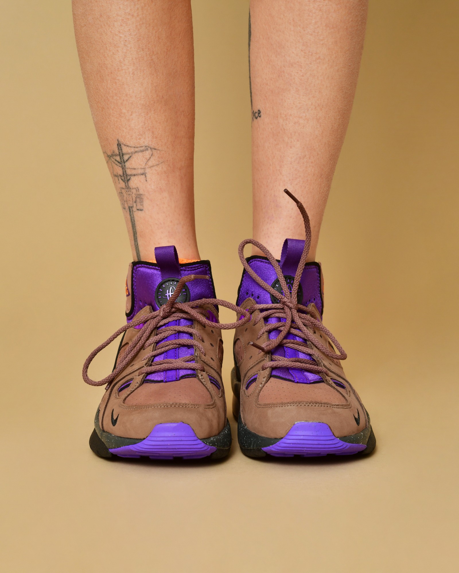 nike air mowabb on feet