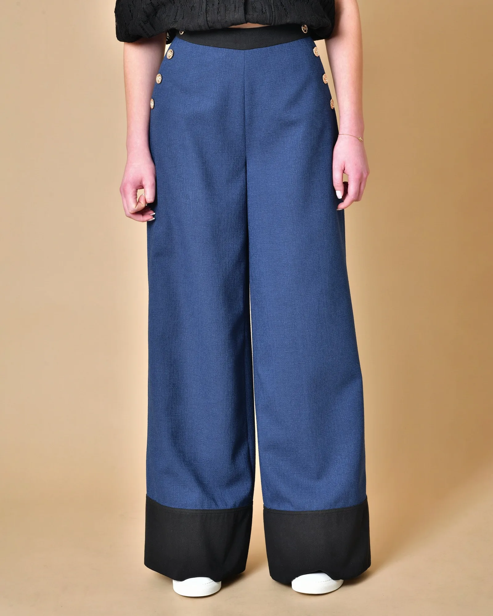Pantalon bleu marine avec boutons dorés Edward Achour