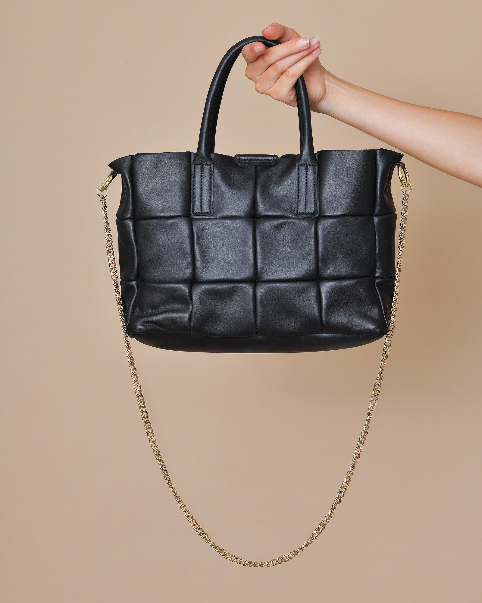 Sac à main en cuir lisse noir matelassé Falorni 