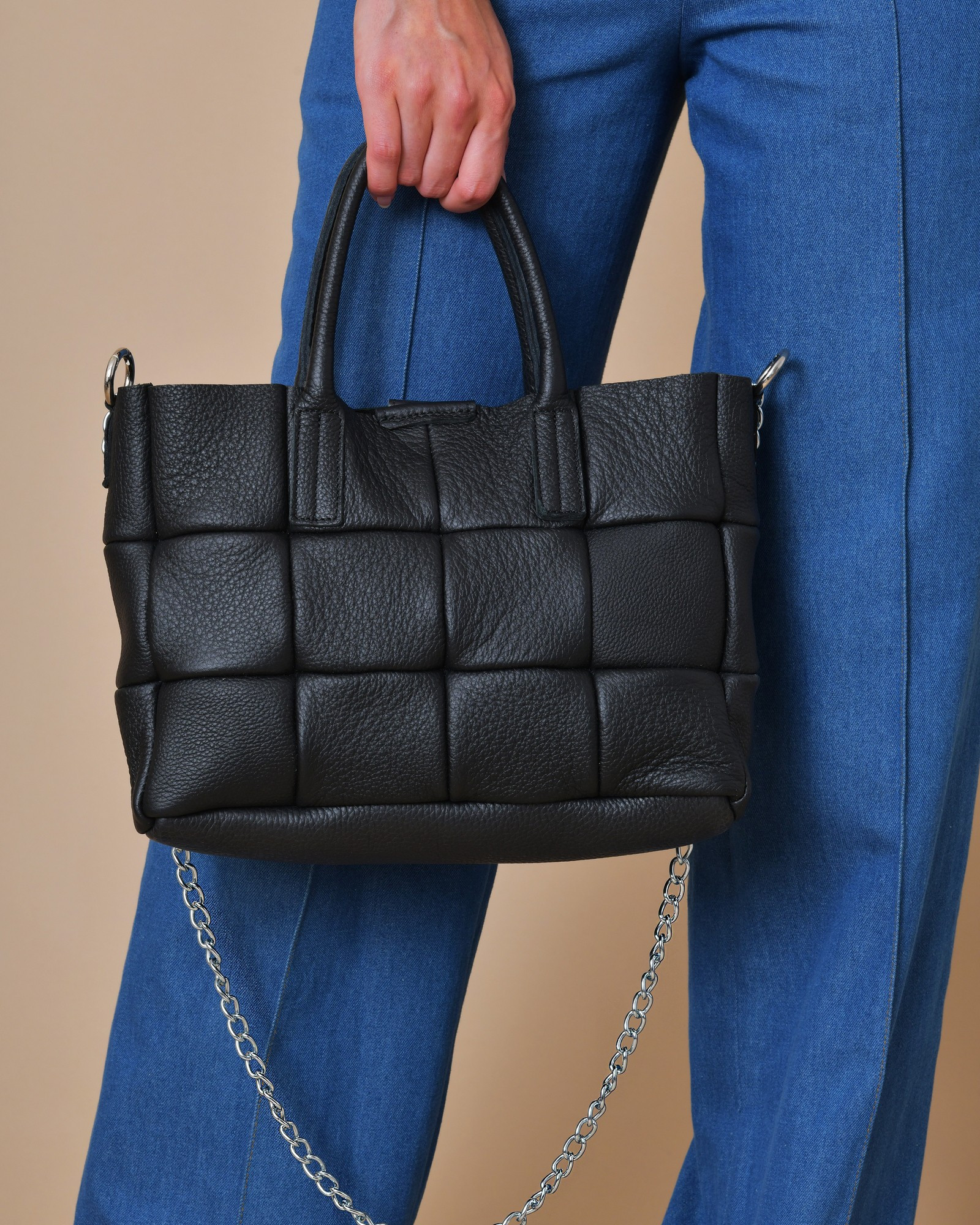 Sac à main en cuir texturé noir matelassé Falorni 