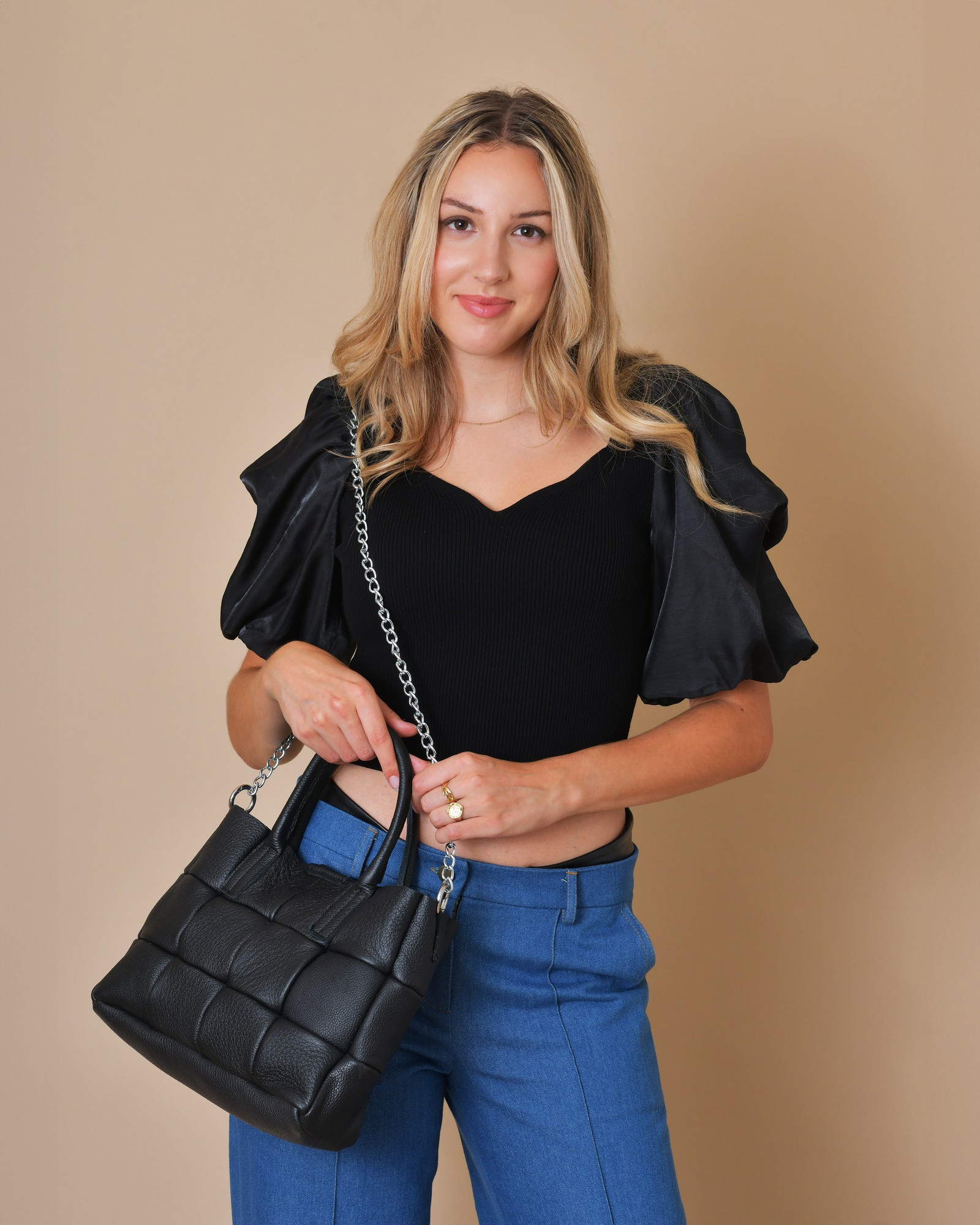 Sac à main en cuir texturé noir matelassé Falorni 