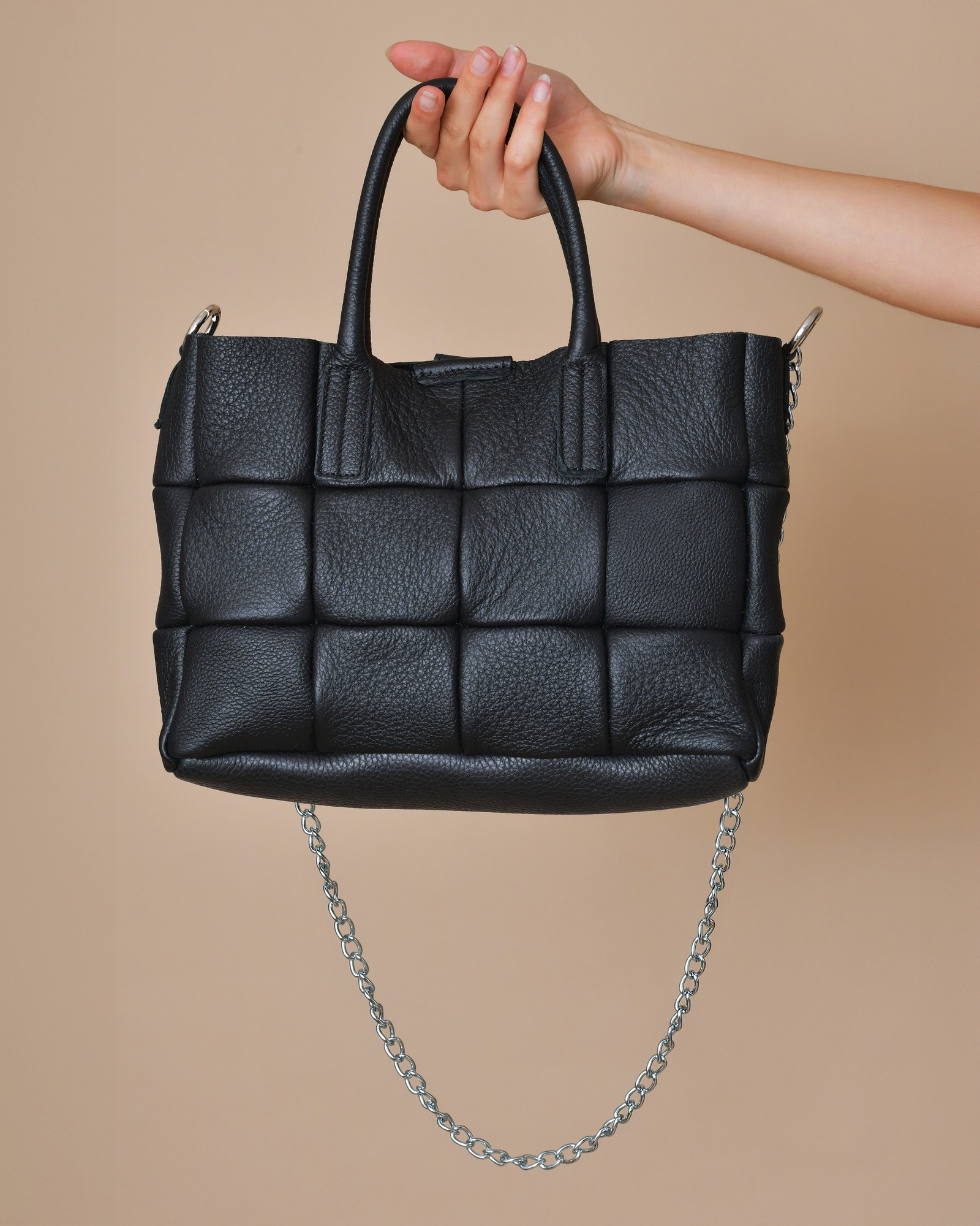 Sac à main en cuir texturé noir matelassé Falorni 