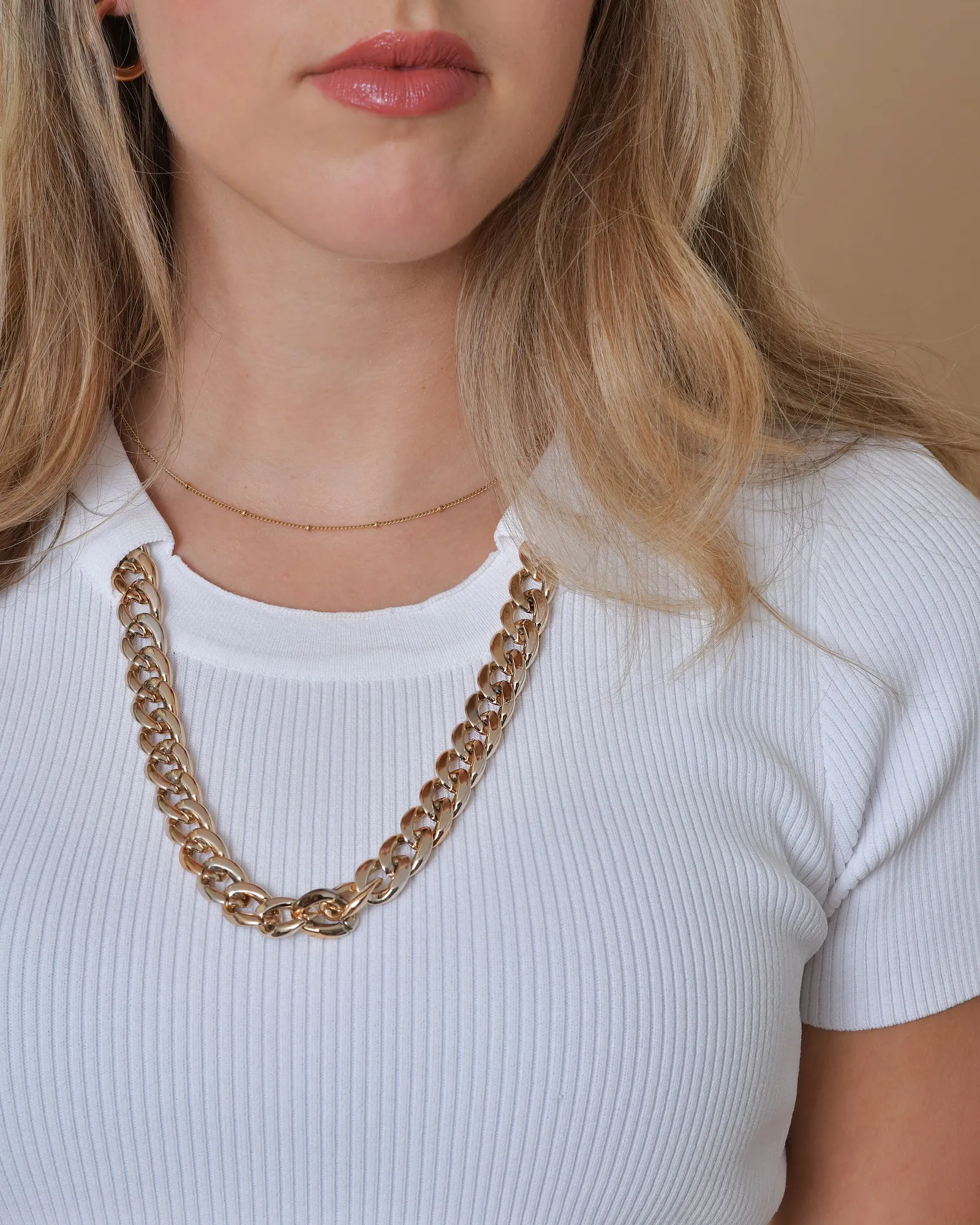 Top côtelé avec collier en chaîne dorée Edward Achour