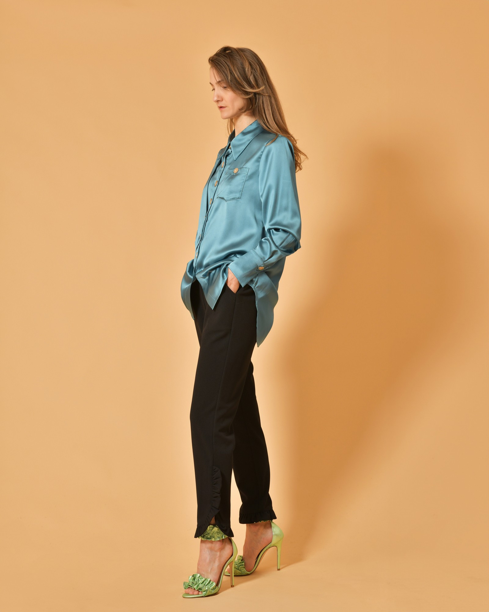 Pantalon en crêpe noir à volants Edward Achour 