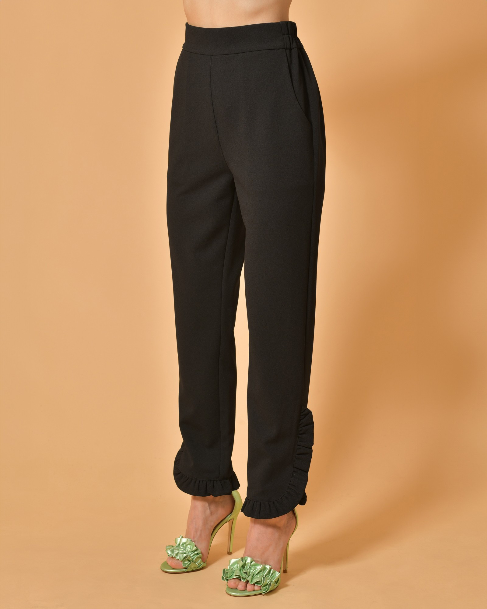 Pantalon en crêpe noir à volants Edward Achour 