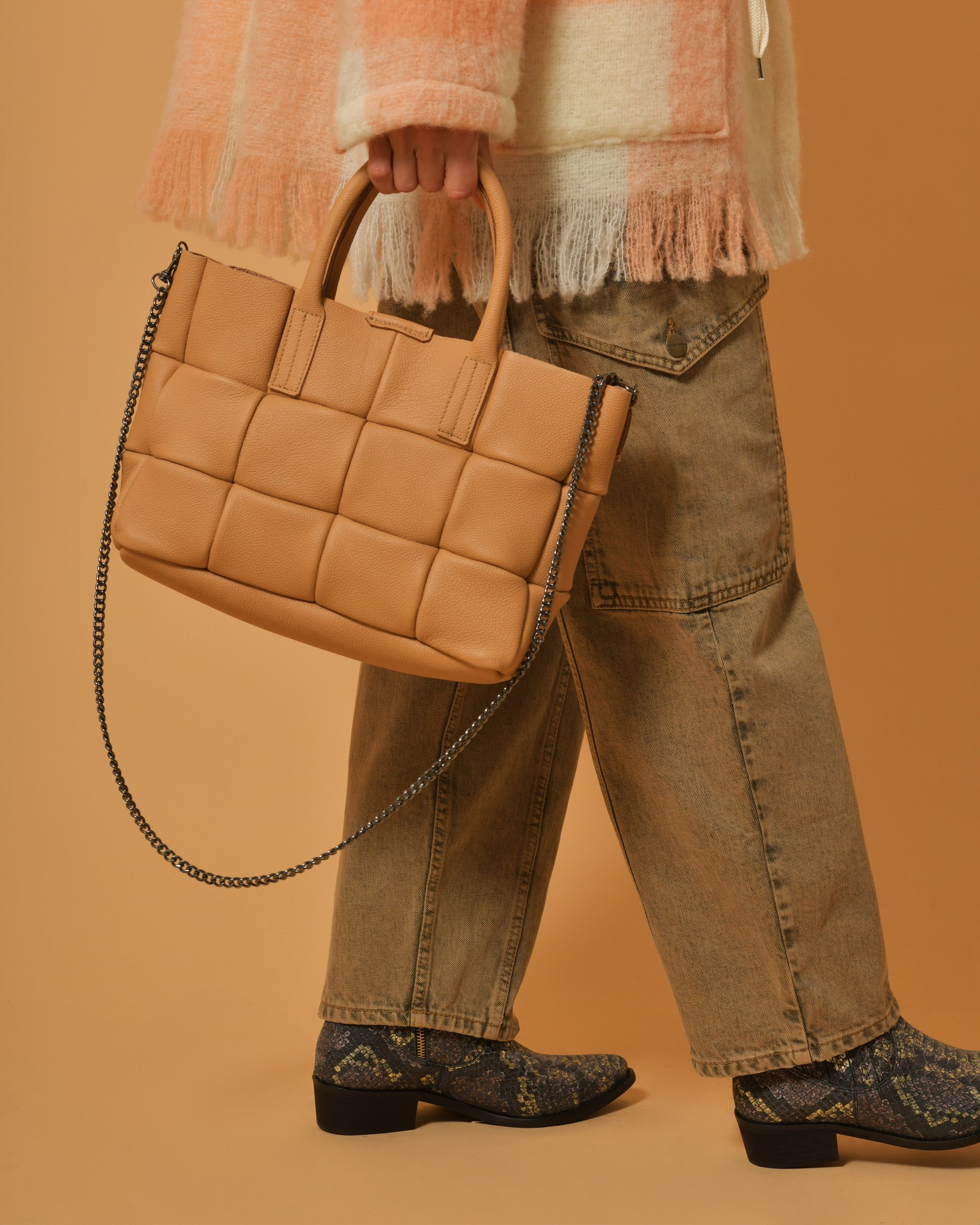 Sac à main en cuir texturé camel matelassé Falorni 