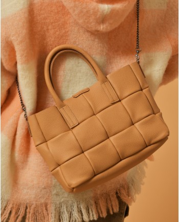 Sac à main en cuir texturé camel matelassé Falorni 