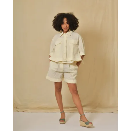 Short en coton texturé beige à pinces AVN