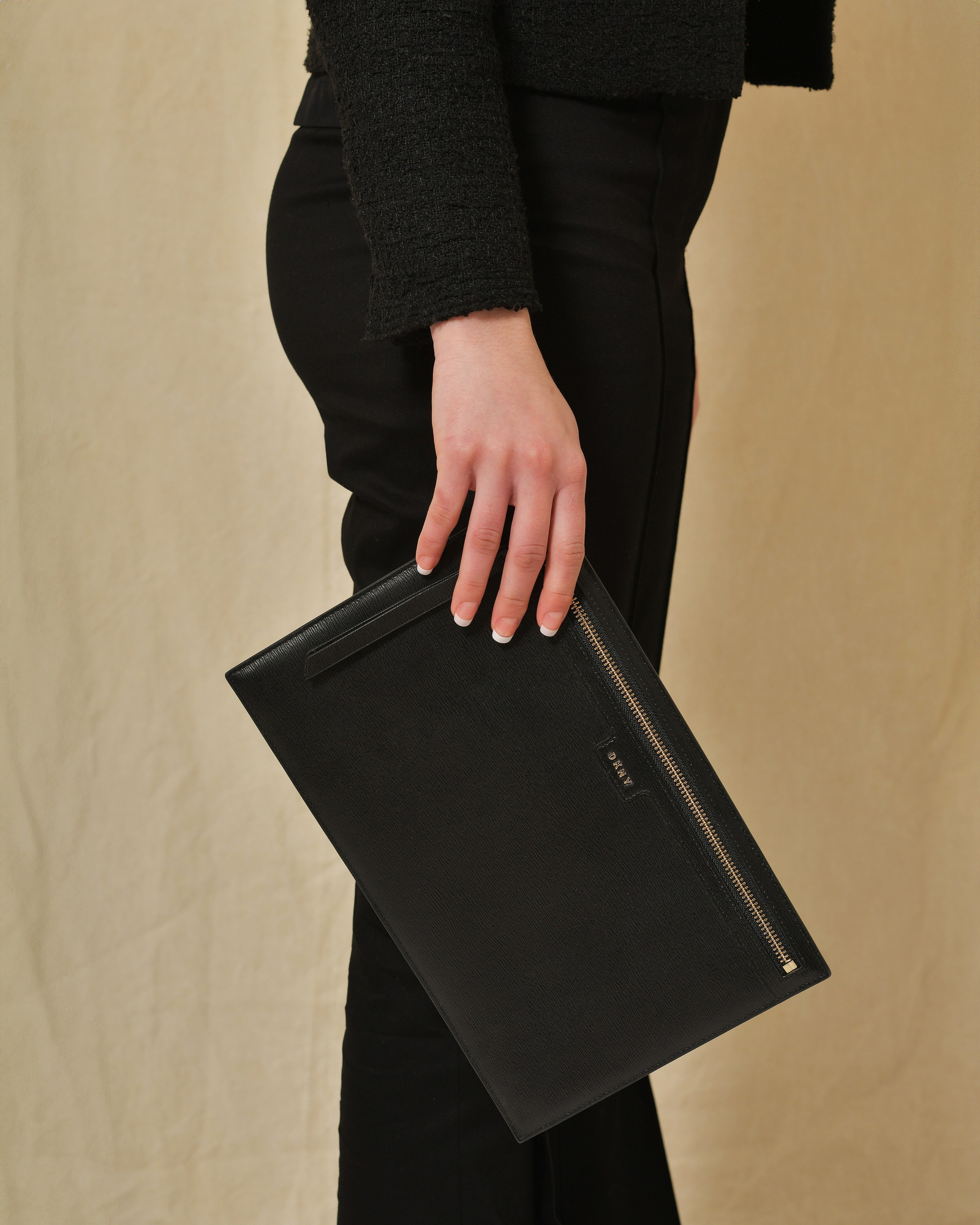 Pochette en cuir texturé DKNY