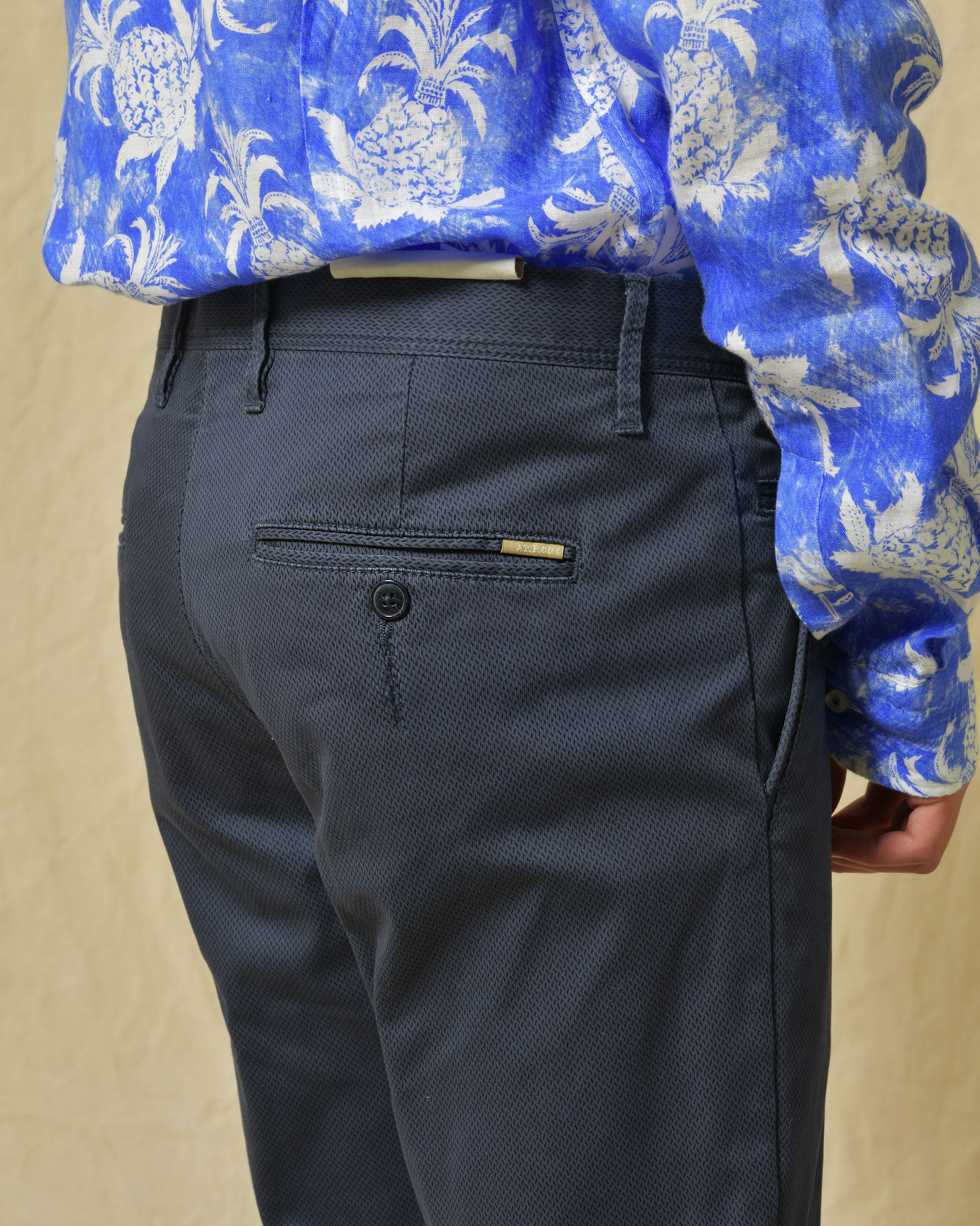 Pantalon en coton bleu AT.P.CO