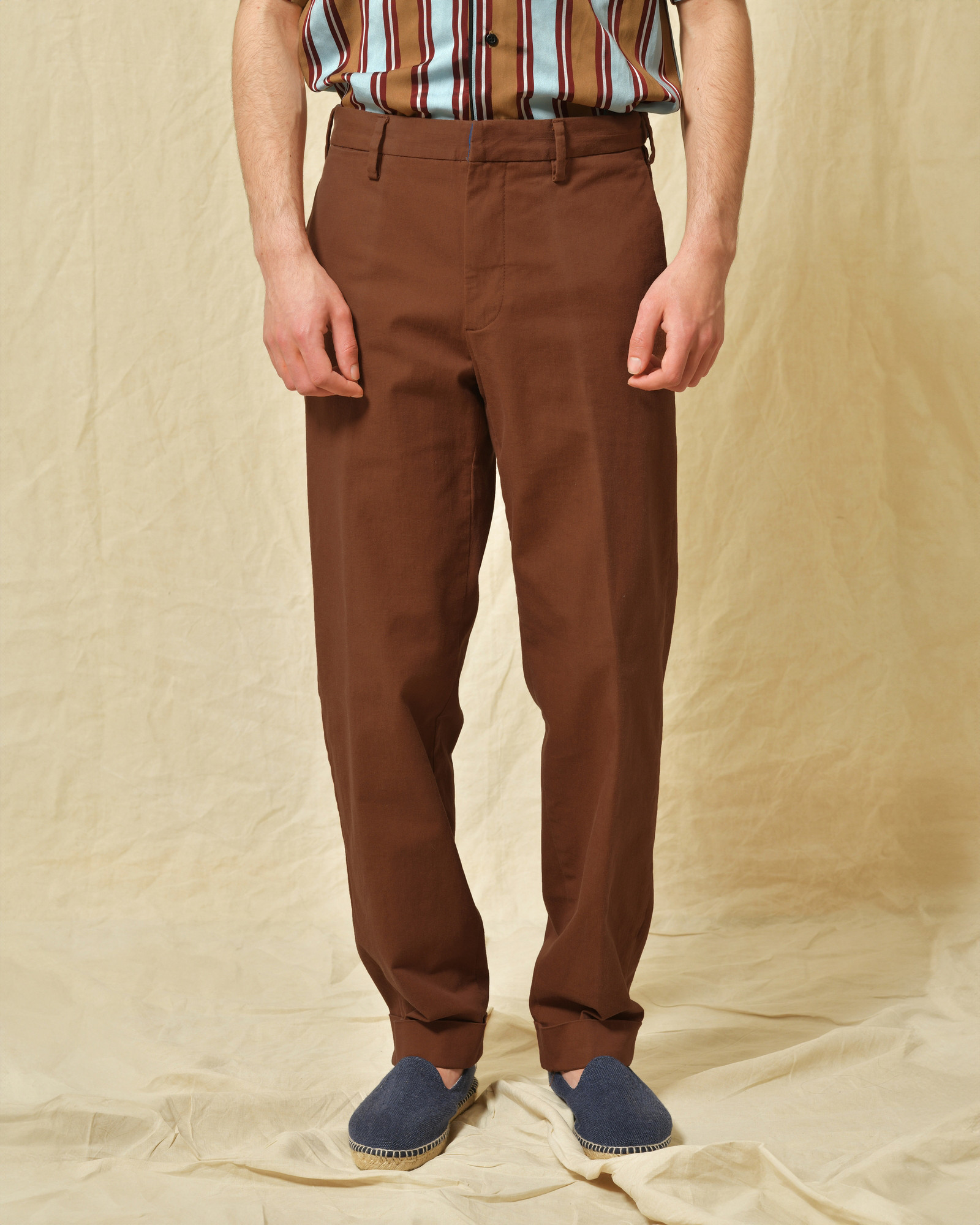 Pantalon en coton bleu à rayures AT.P.CO