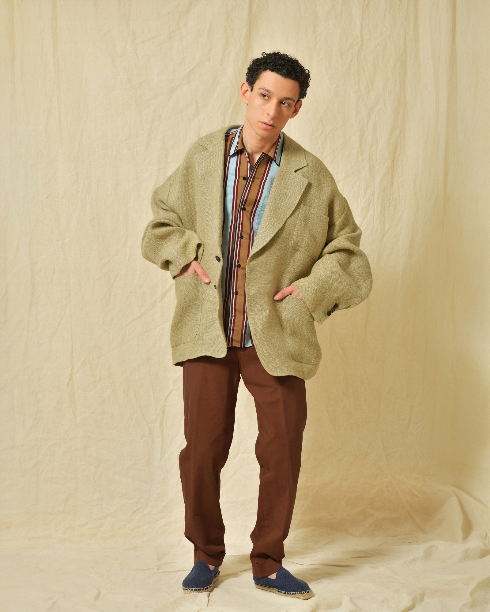 Pantalon en coton bleu à rayures AT.P.CO