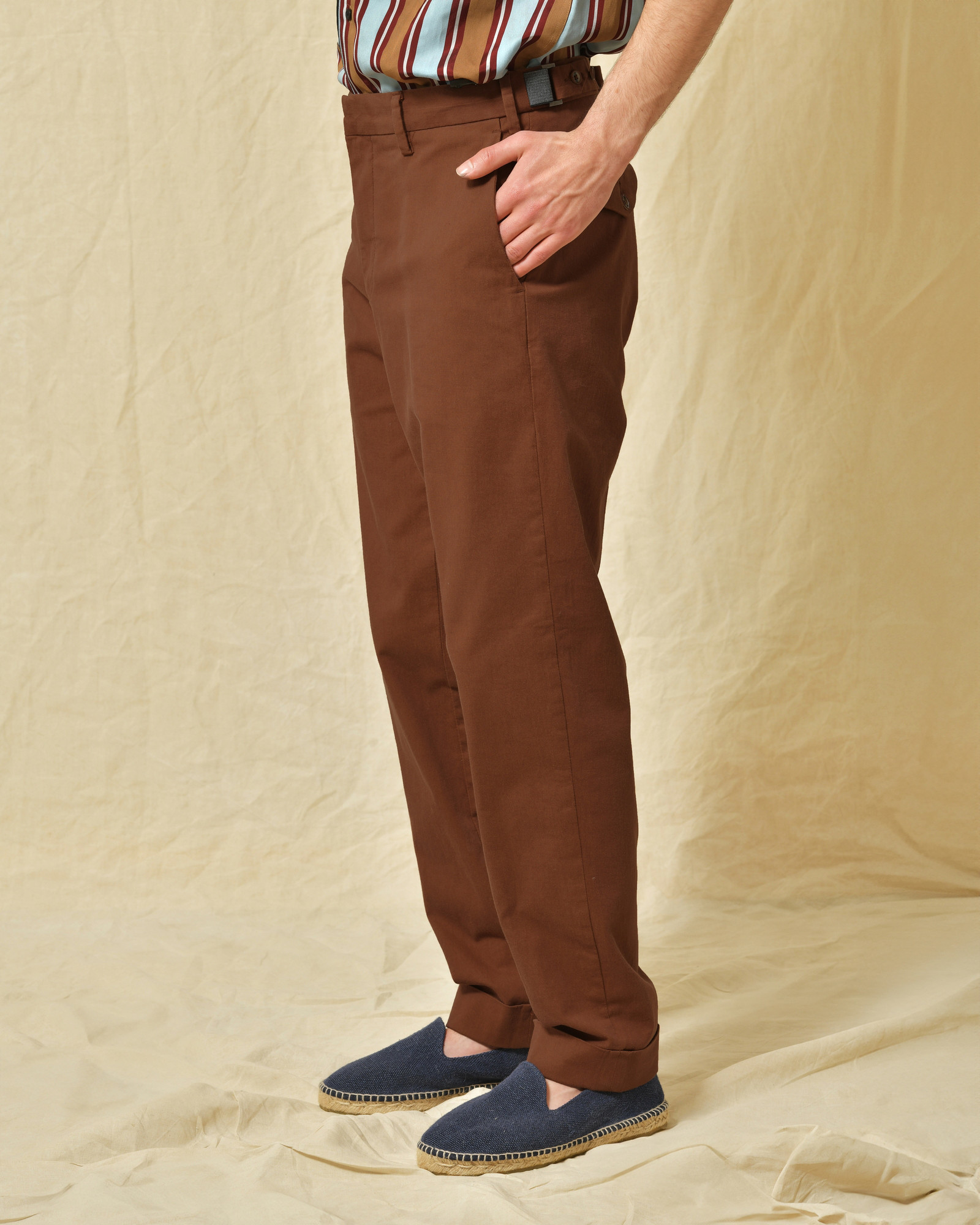 Pantalon en coton bleu à rayures AT.P.CO