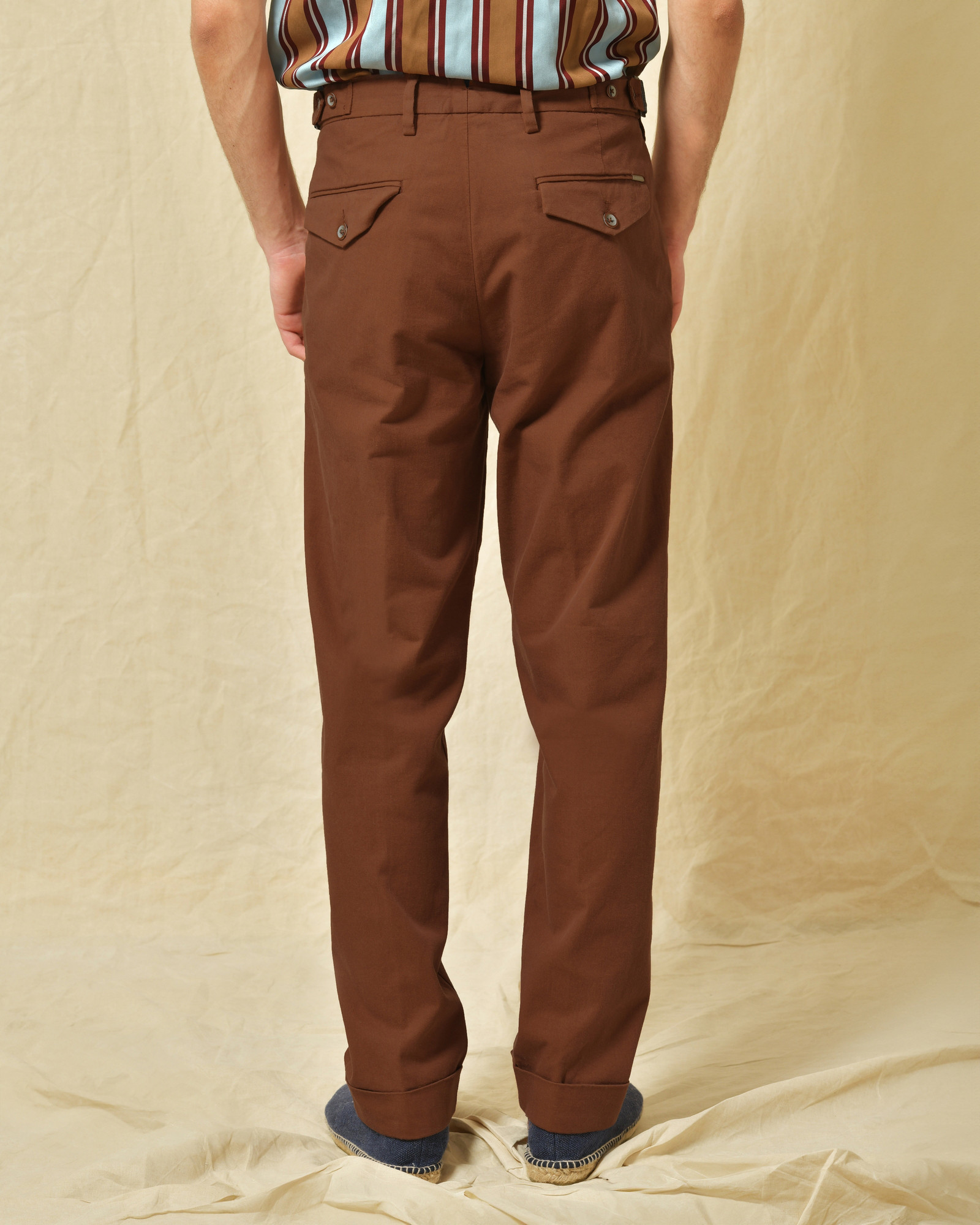 Pantalon en coton bleu à rayures AT.P.CO