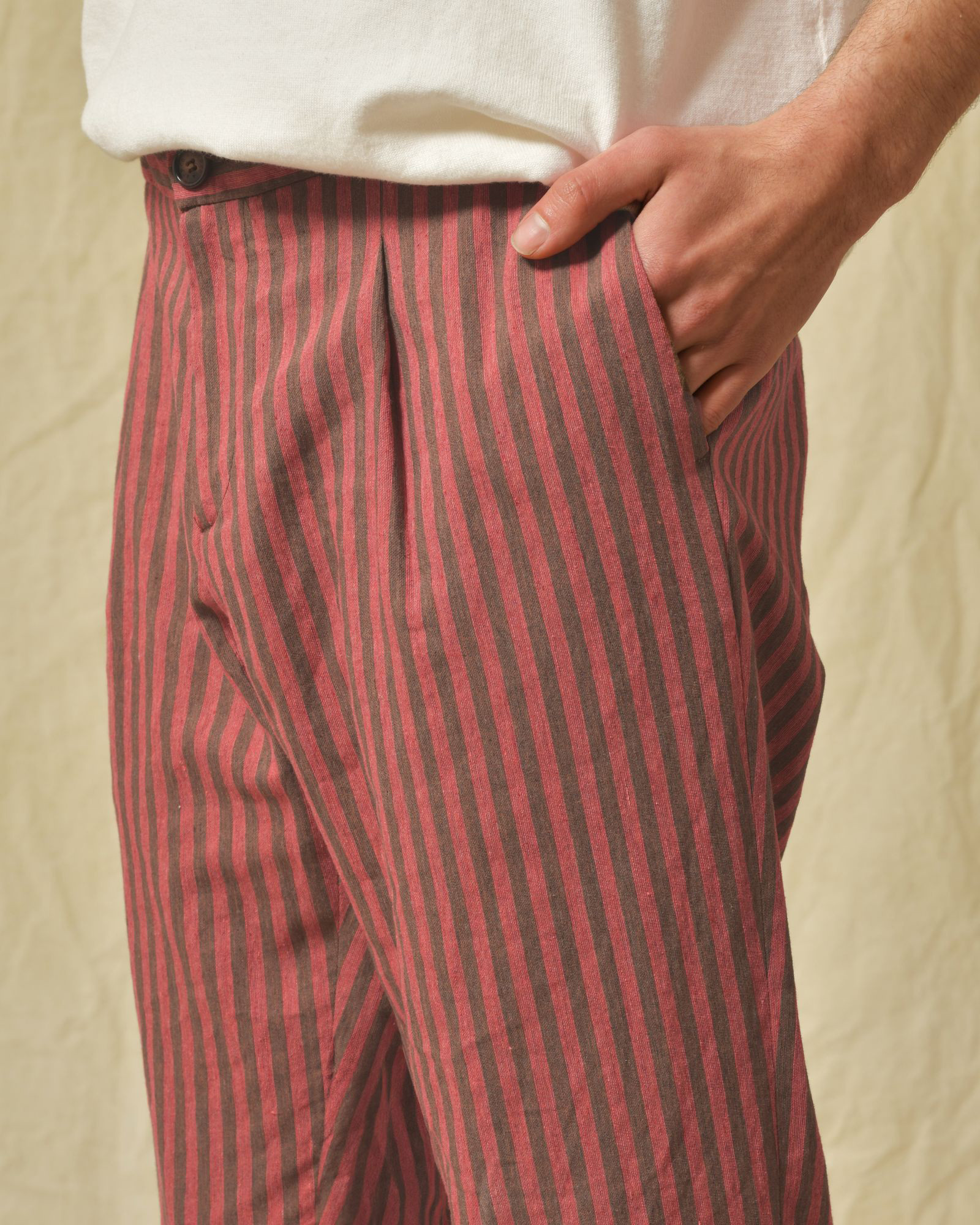 Pantalon en coton rouge à rayures AT.P.CO