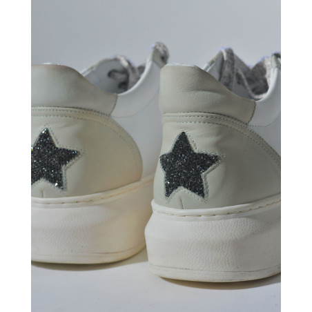 Baskets en cuir à détail étoilé Lorena Antoniazzi