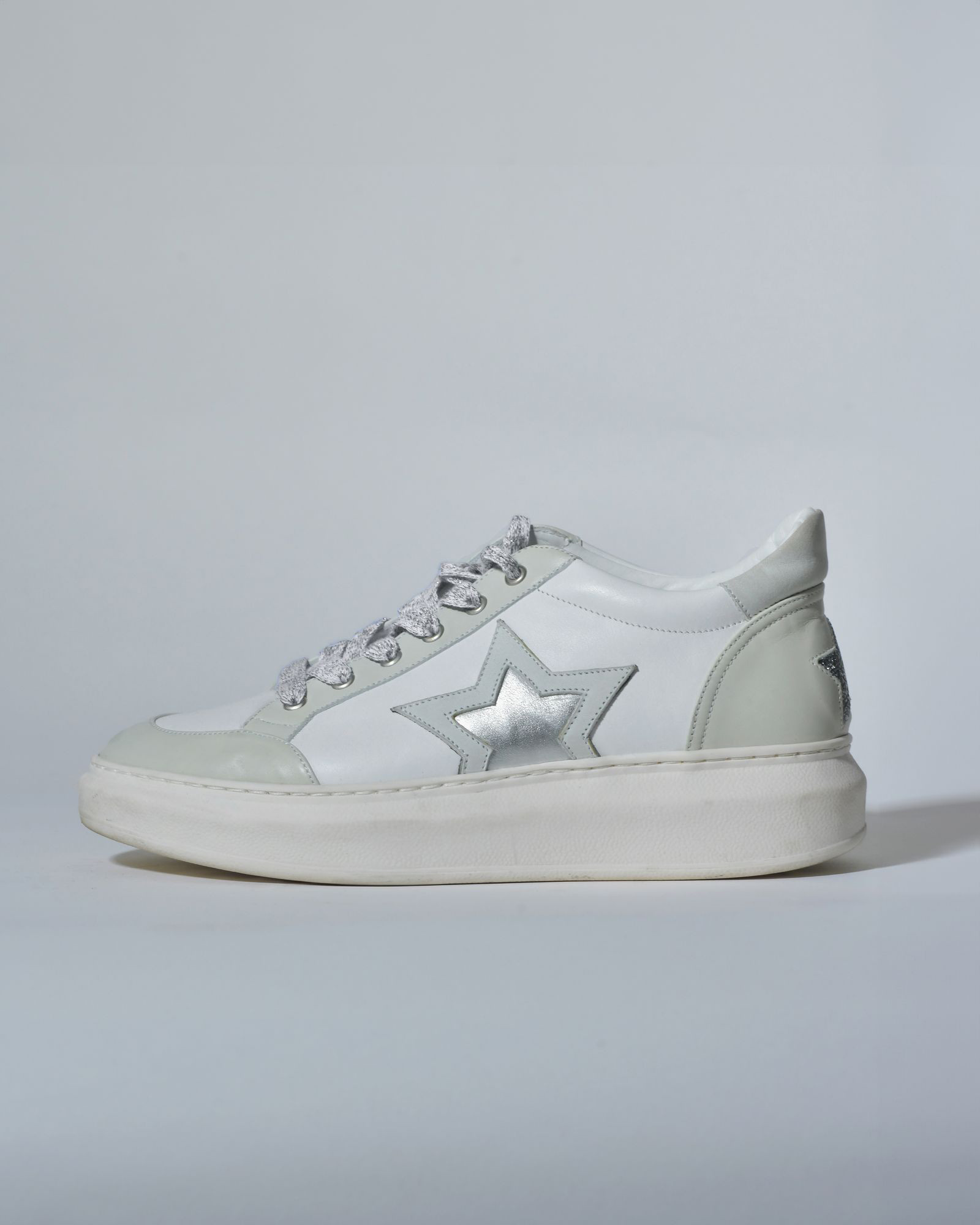 Baskets en cuir à détail étoilé Lorena Antoniazzi