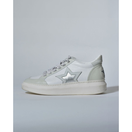 Baskets en cuir à détail étoilé Lorena Antoniazzi