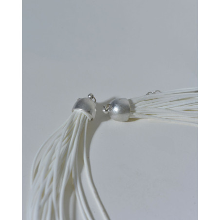 Collier à cordons blancs Clips