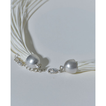 Collier à cordons blancs Clips