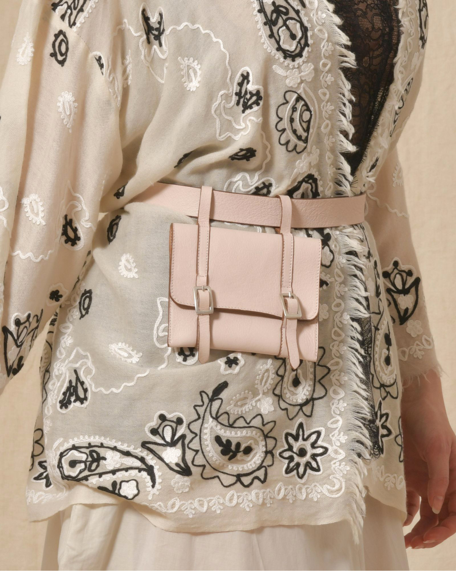 Ceinture pochette en cuir rose Tela
