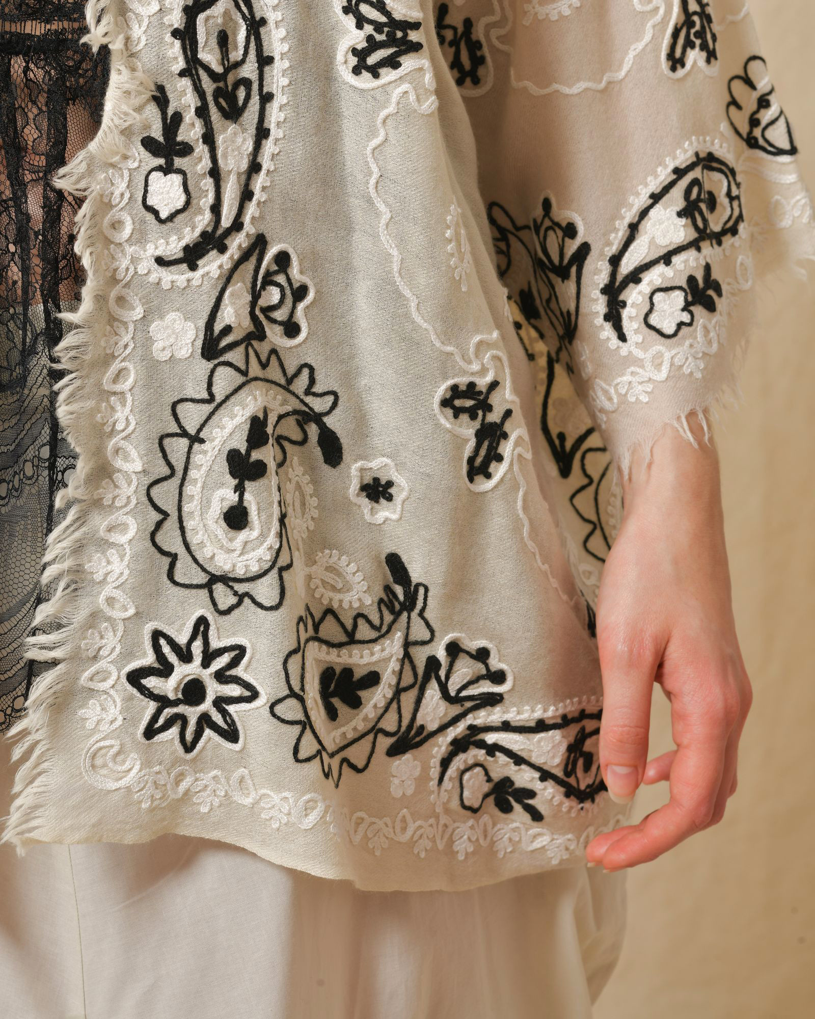 Gilet beige à motifs Parosh