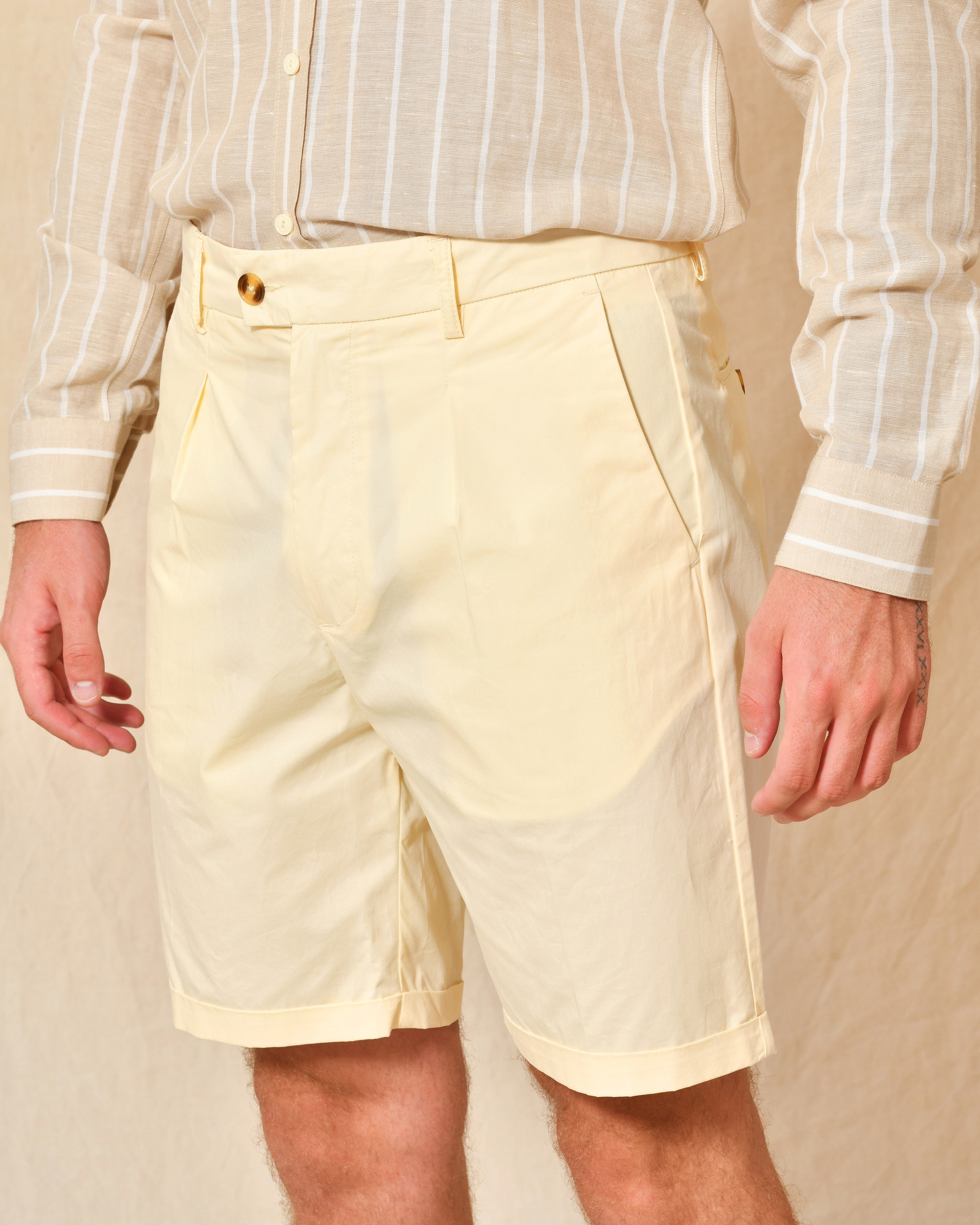 Bermuda jaune à pinces AT.P.CO