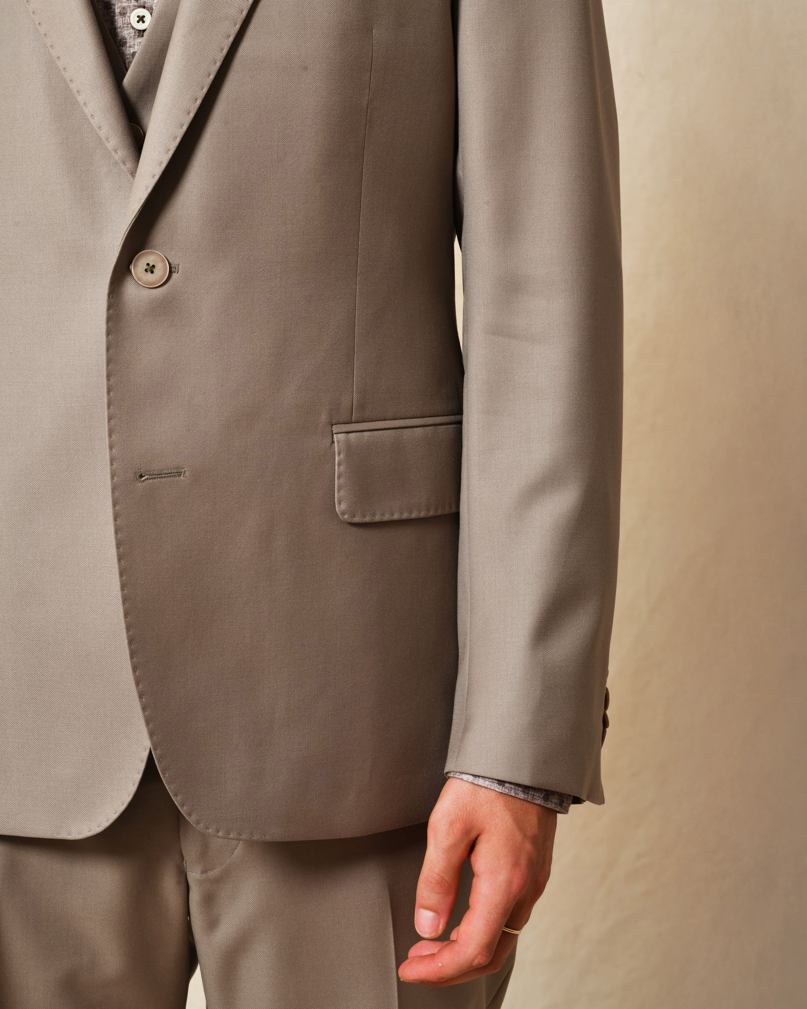 Costume trois pièces taupe AT.P.CO