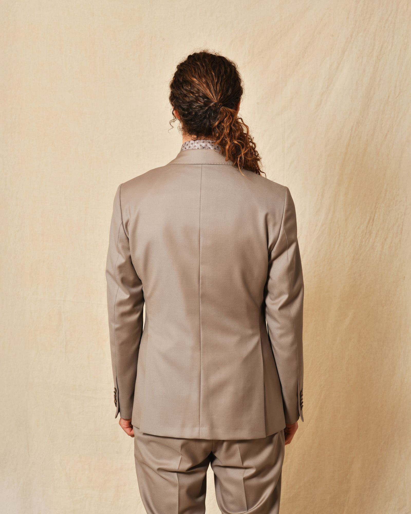 Costume trois pièces taupe AT.P.CO