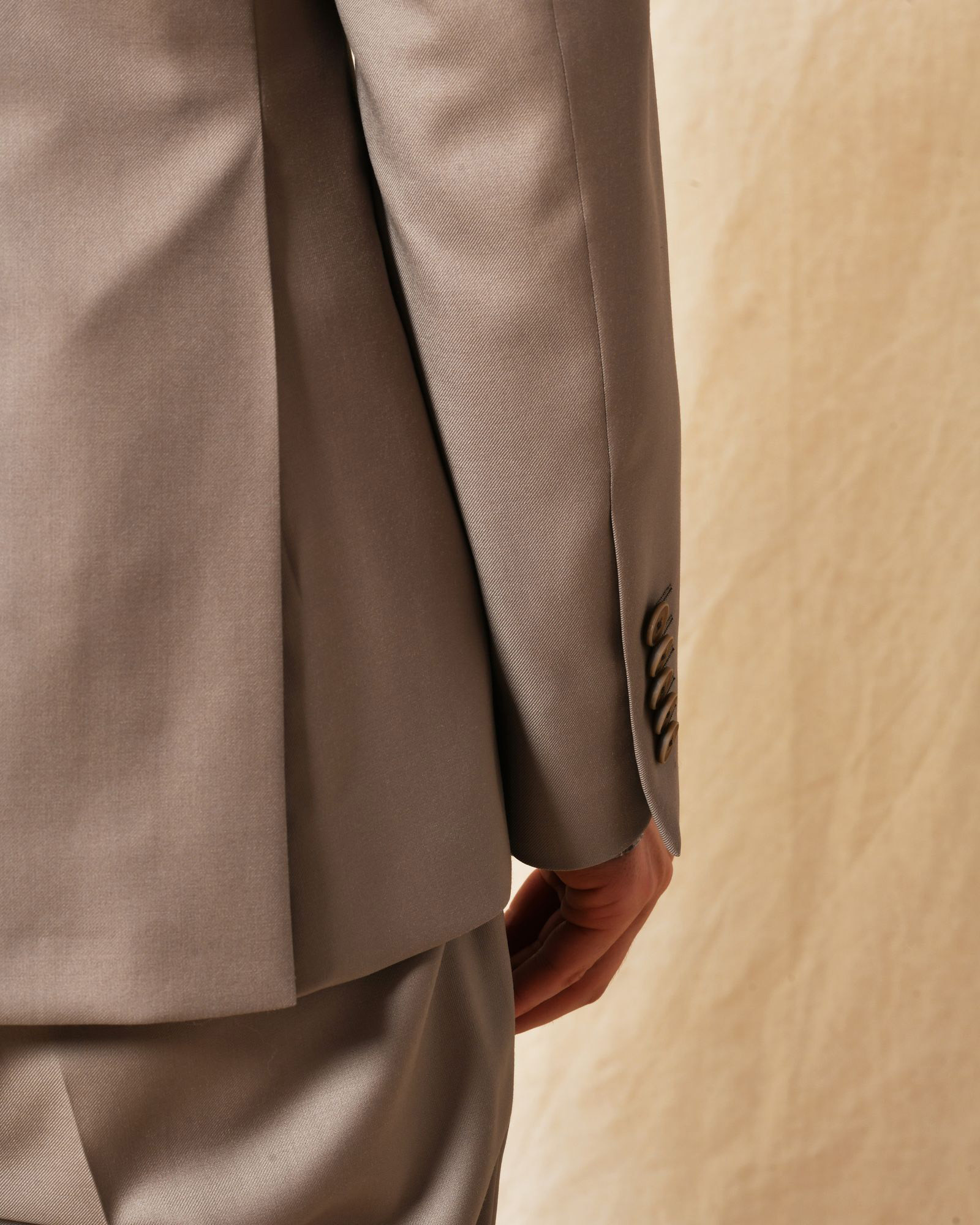 Costume trois pièces taupe AT.P.CO