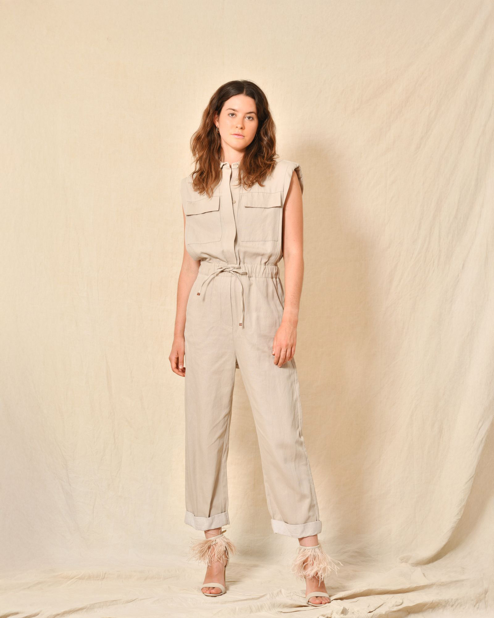 Combinaison beige à épaulettes Lorena Antoniazzi