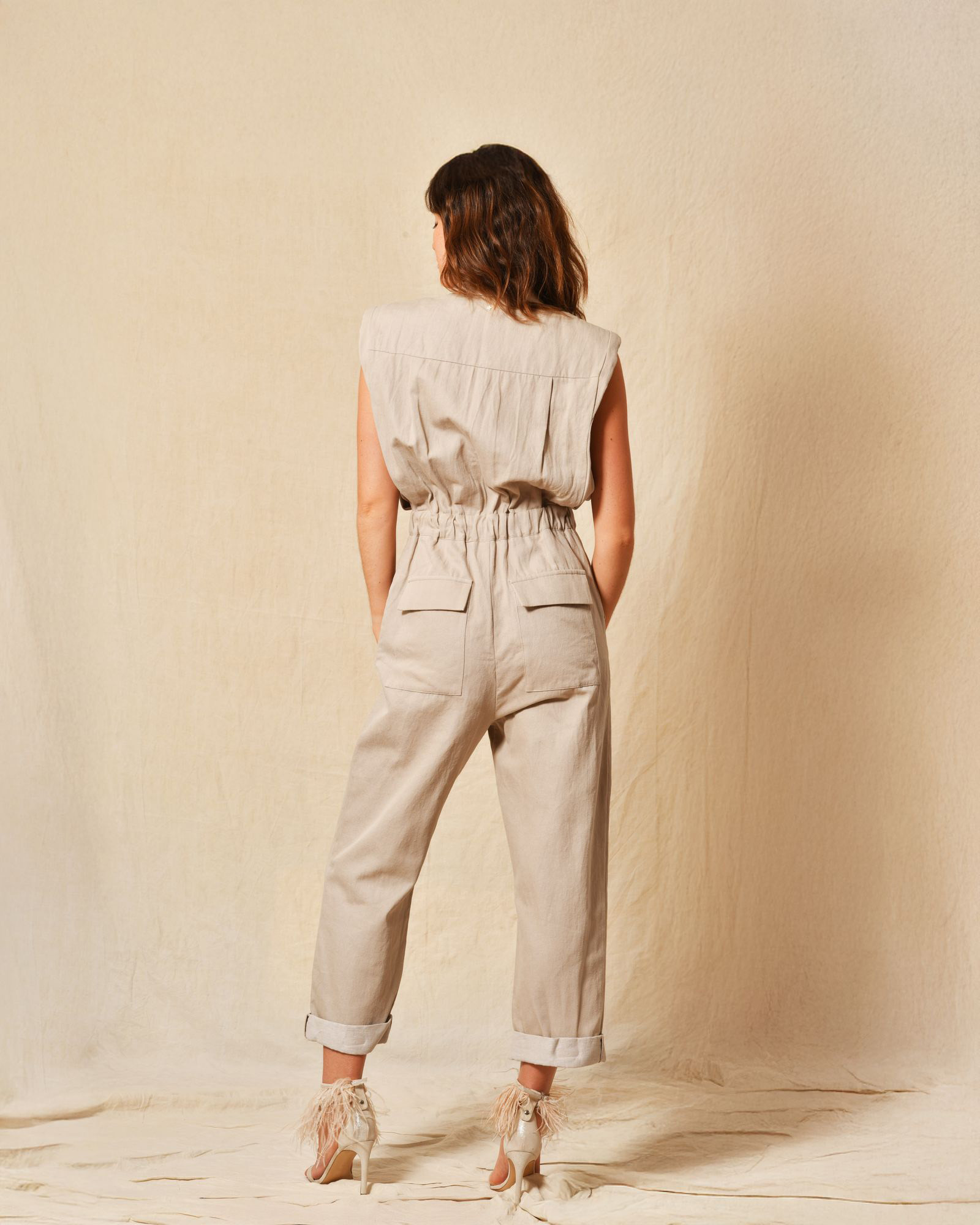 Combinaison beige à épaulettes Lorena Antoniazzi