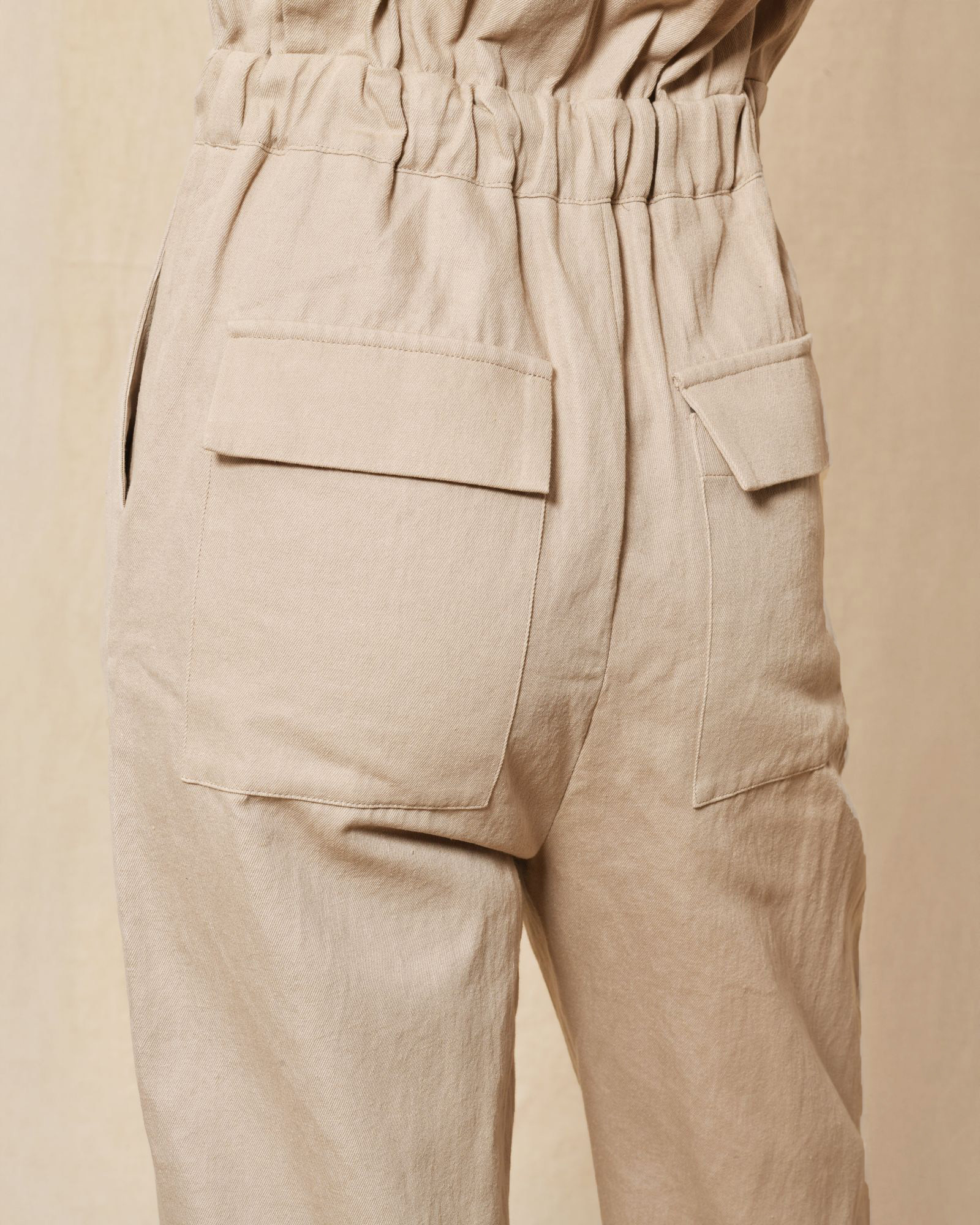 Combinaison beige à épaulettes Lorena Antoniazzi