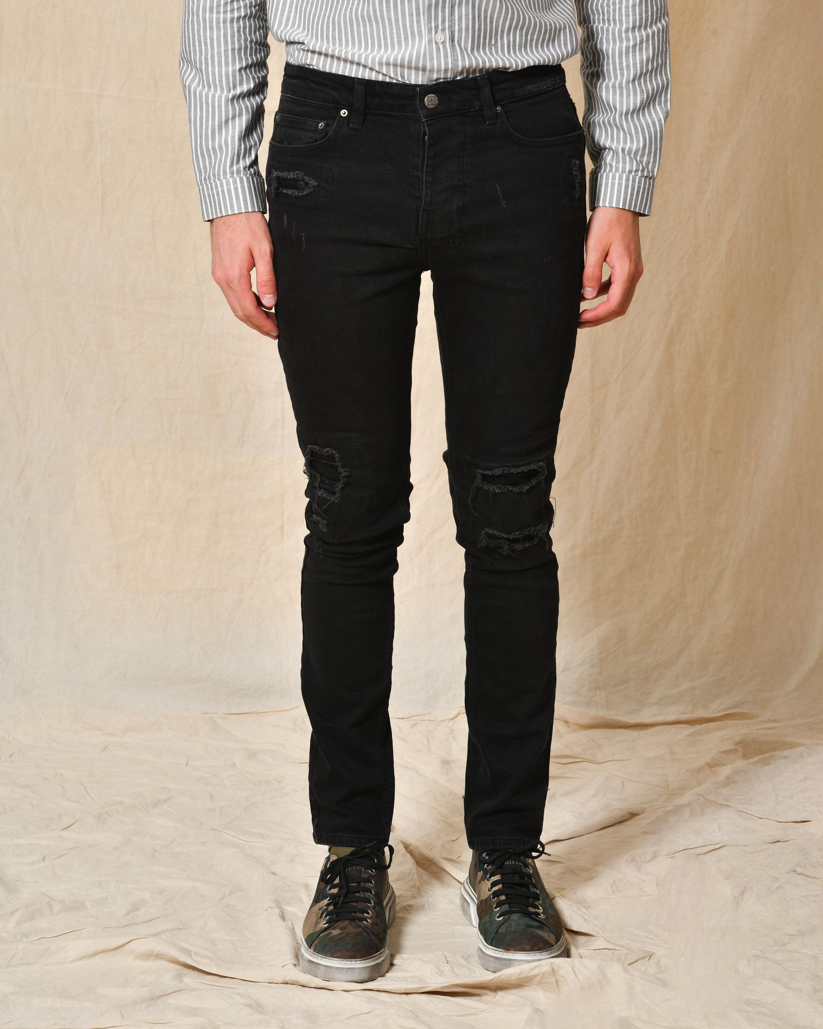 Jean en coton noir déchiré Ksubi