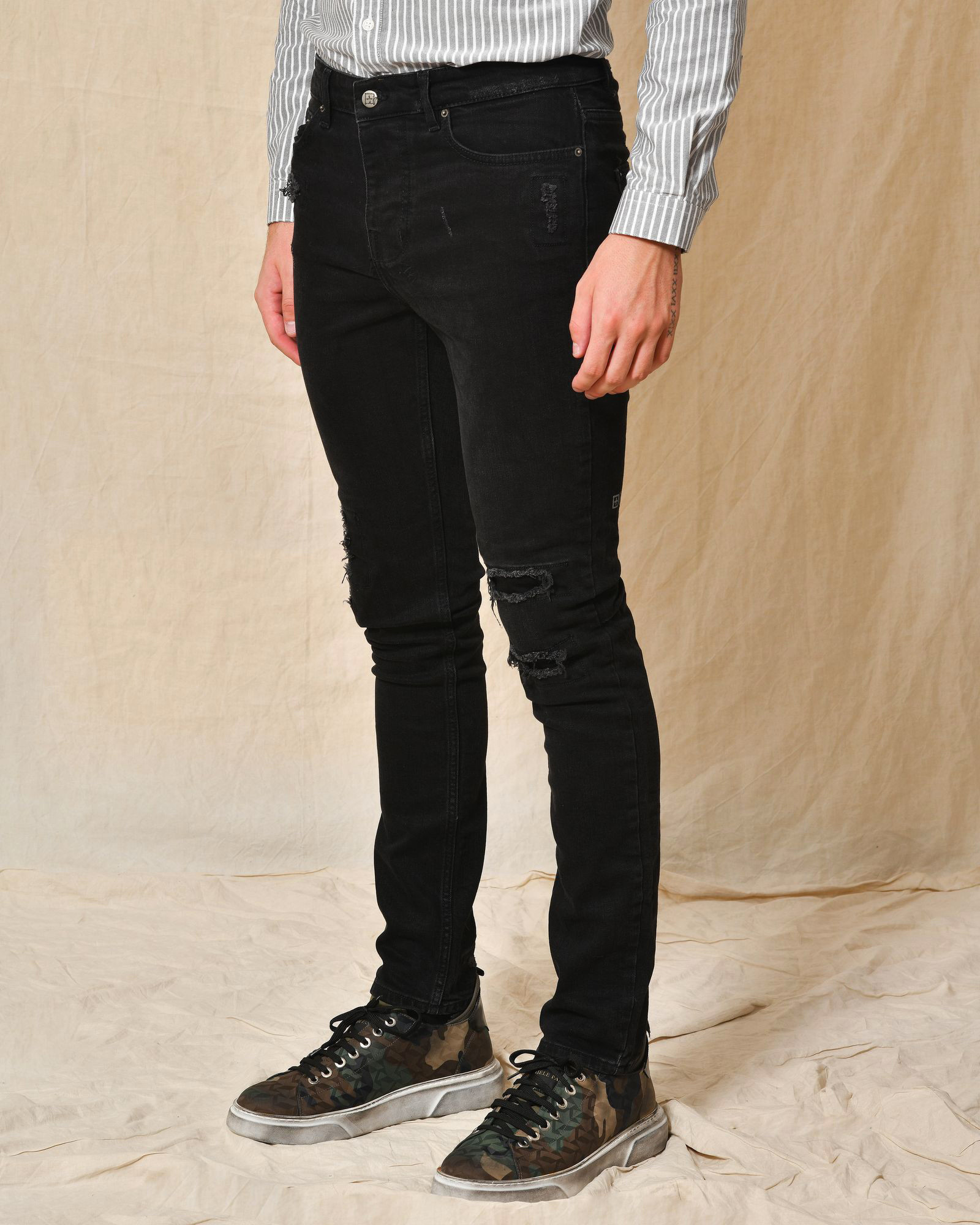 Jean en coton noir déchiré Ksubi