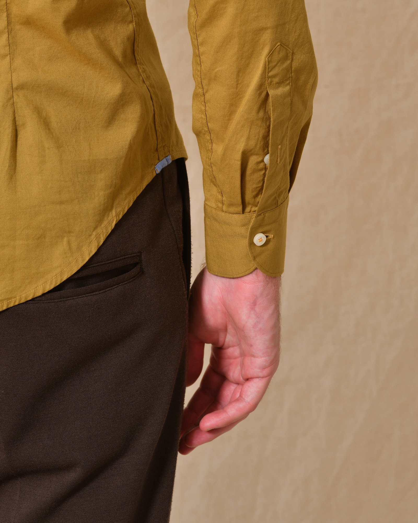 Chemise en coton jaune moutarde AT.P.CO