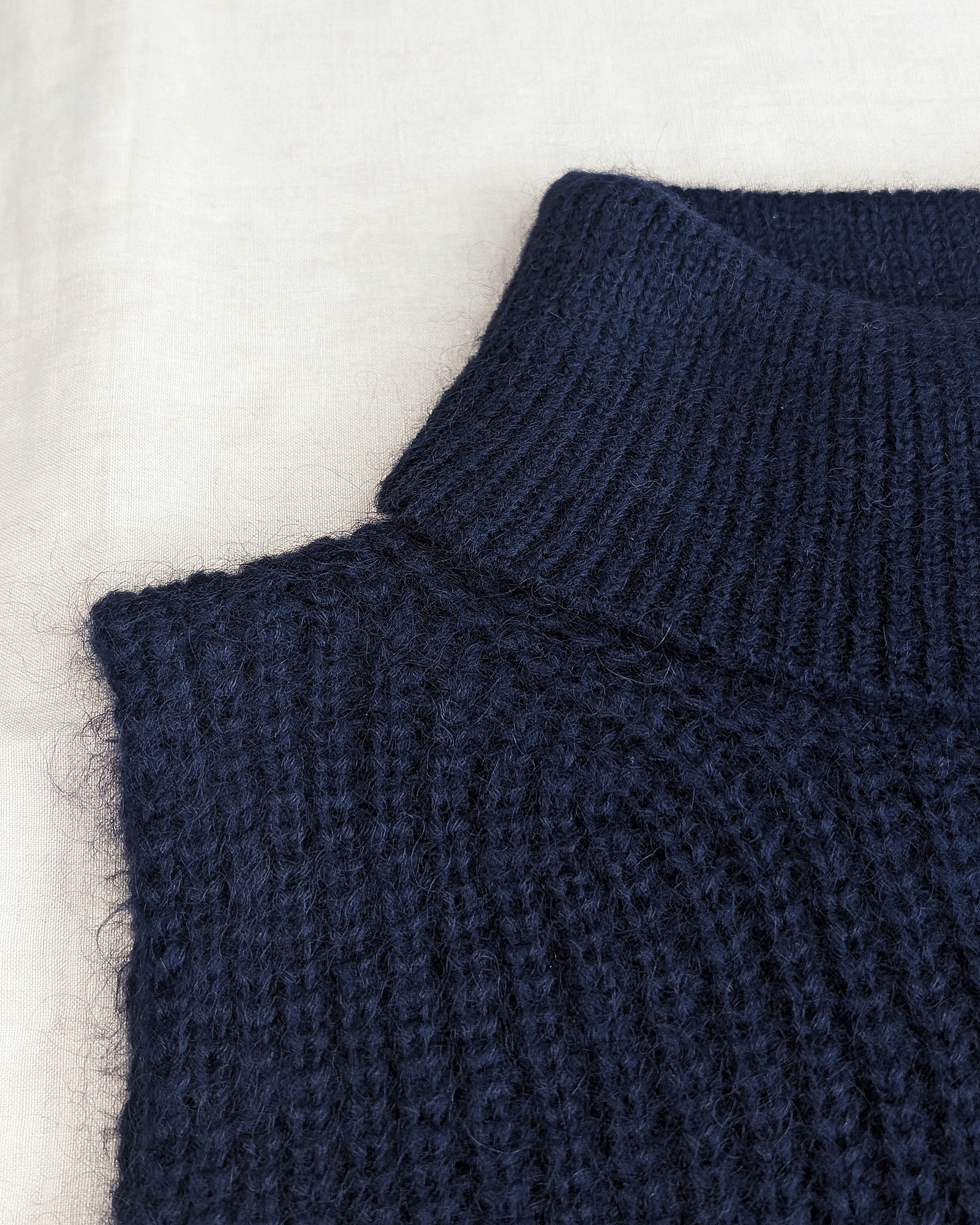 Echarpe col en laine et mohair bleu Bella Jones