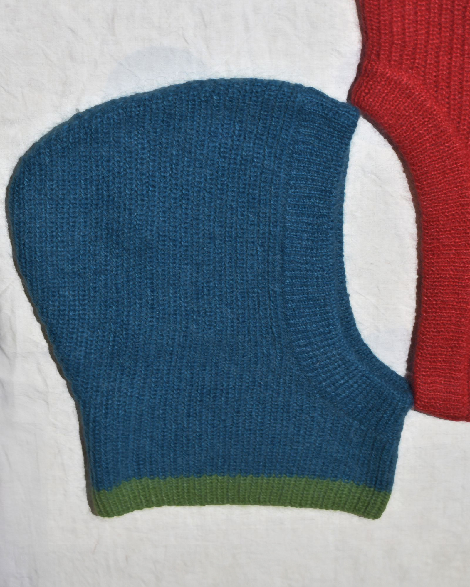 Cagoule en laine et mohair bleu canard avec liseret Bella Jones