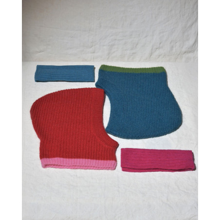 Cagoule en laine et mohair bleu canard avec liseret Bella Jones