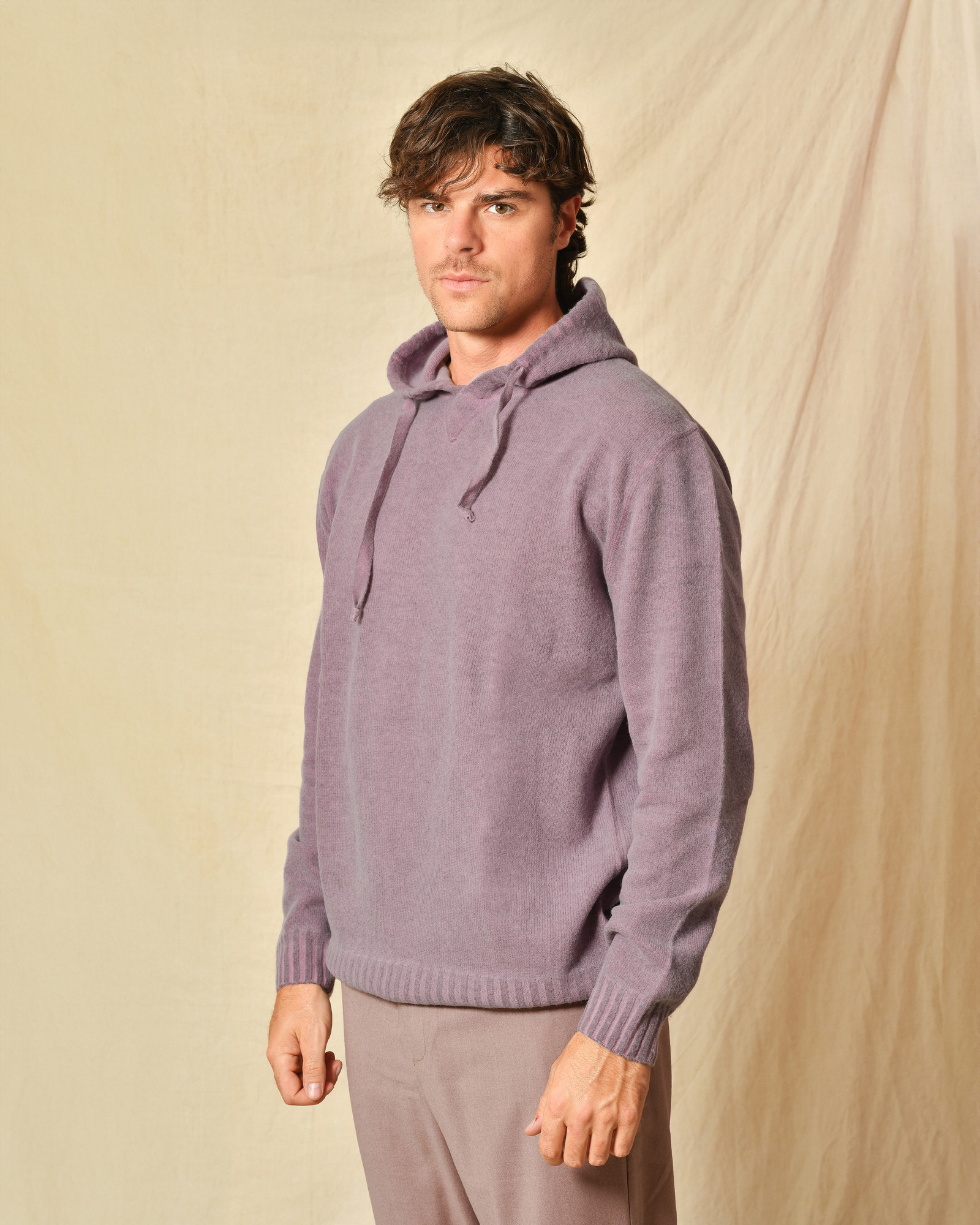 Pull en laine à capuche violet Outfit