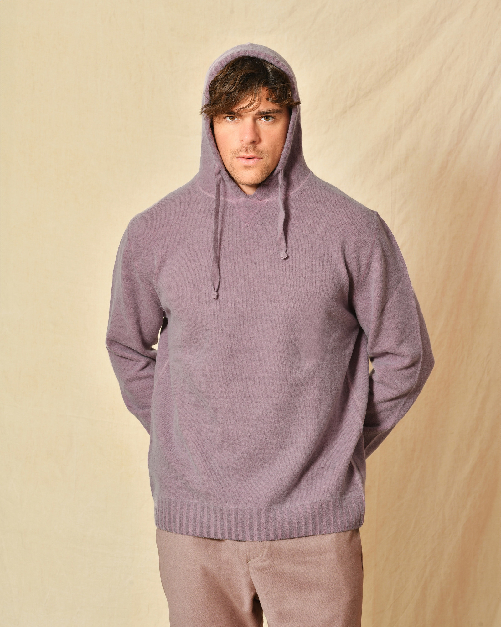 Pull en laine à capuche violet Outfit