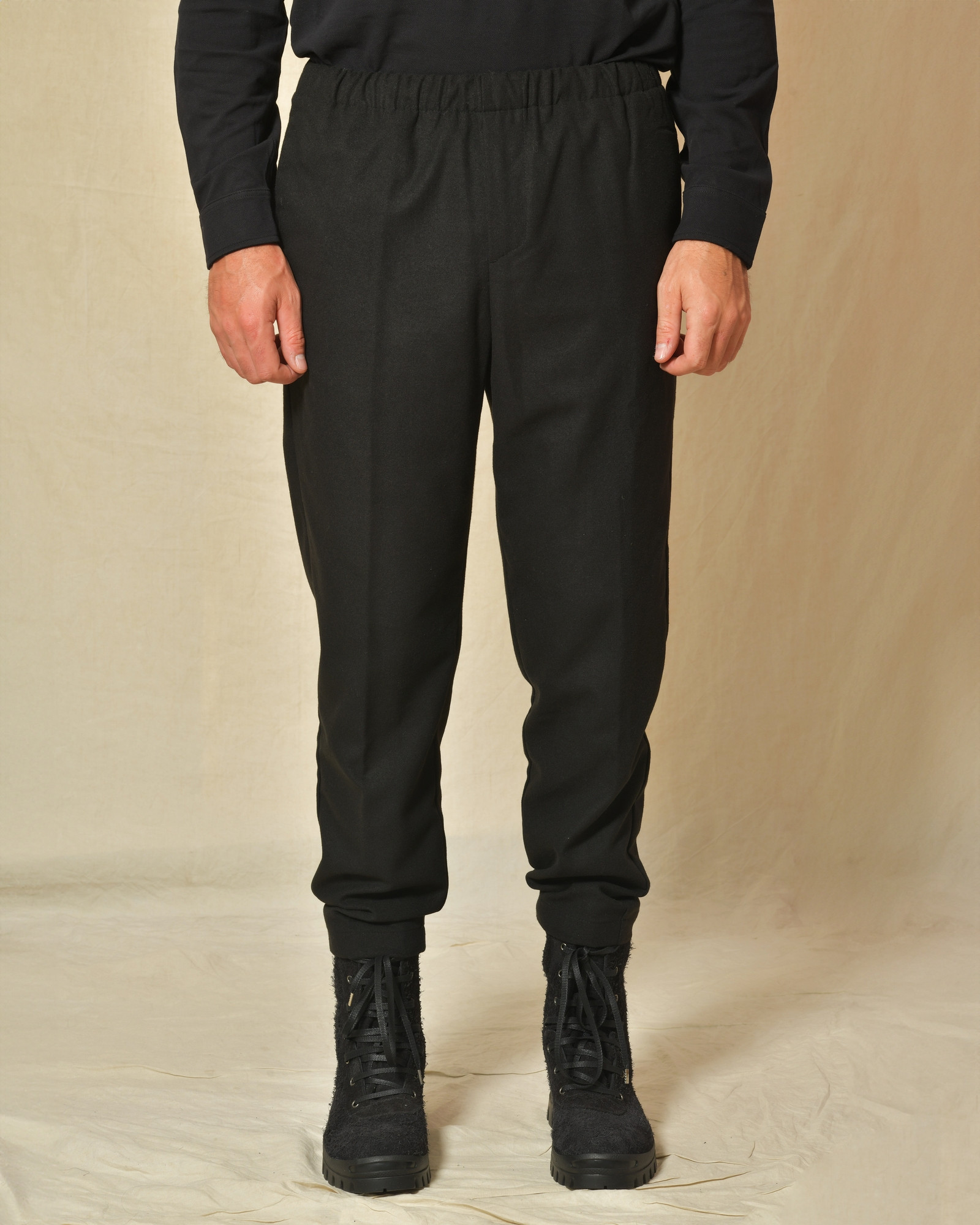 Pantalon en laine noir Cruna