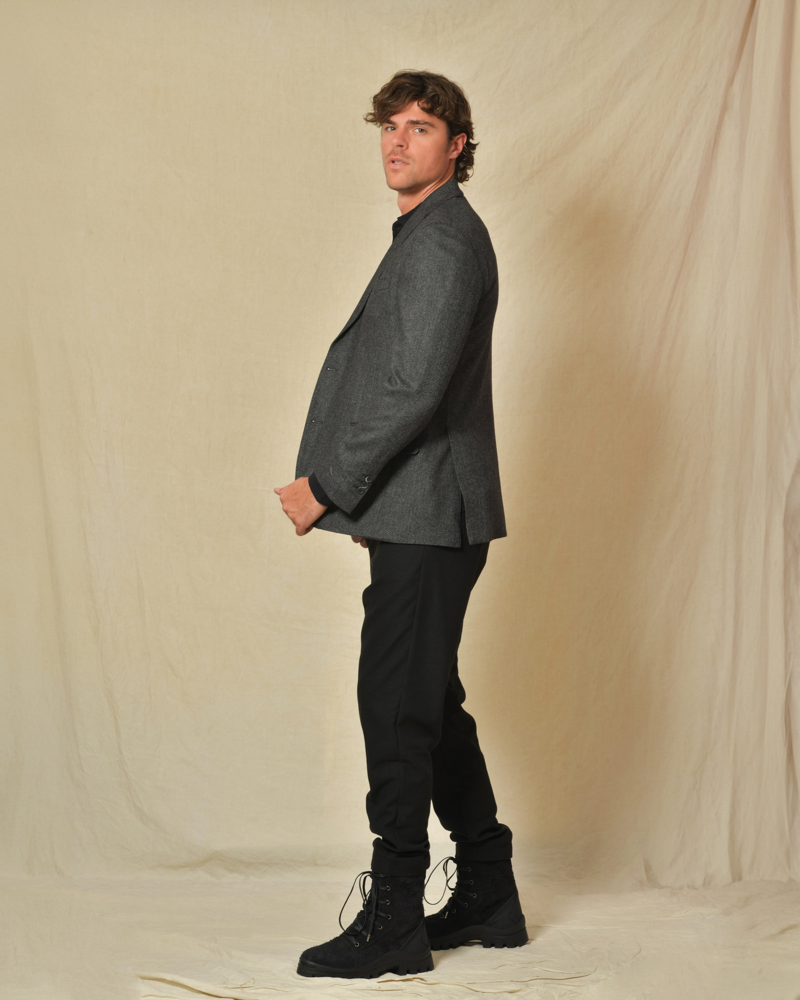 Pantalon en laine noir Cruna