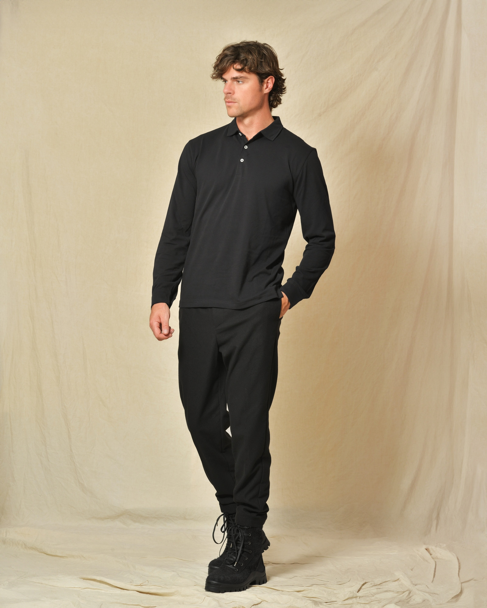 Polo manches longues en coton noir Outfit