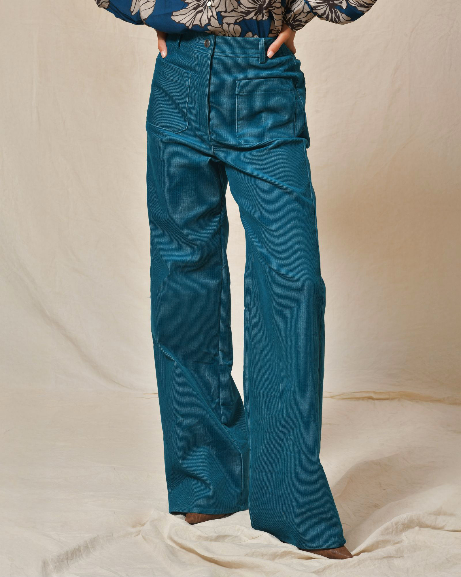 Pantalon en velours côtelé bleu canard Sfizio