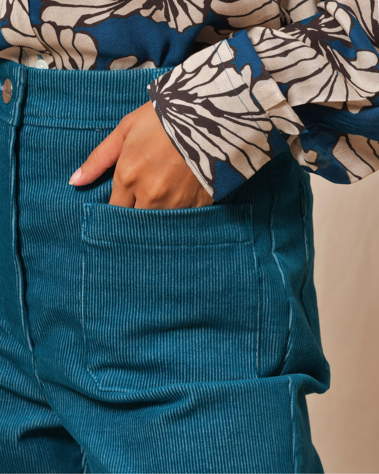 Pantalon en velours côtelé bleu canard Sfizio